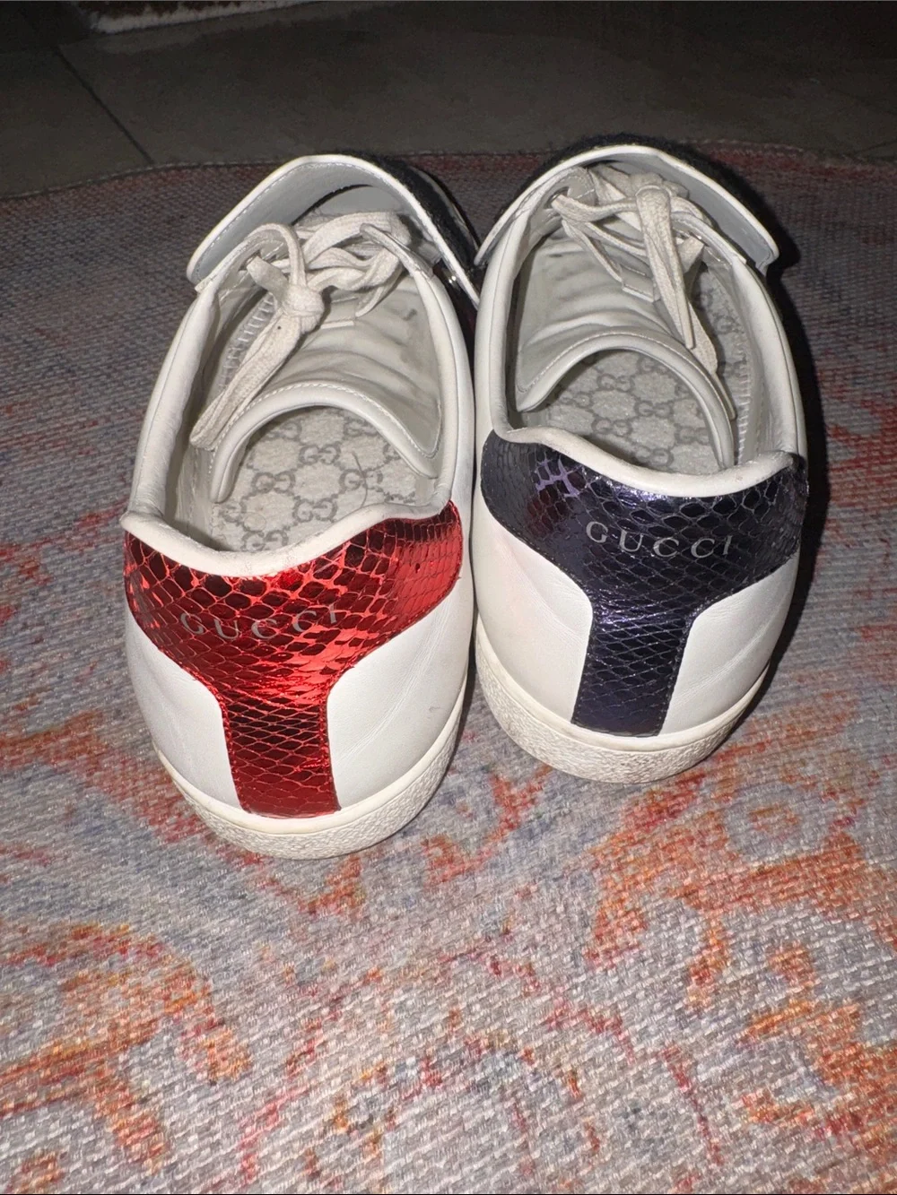 Gucci White Leather Sneakers with Black Appliqué and Red-Green Web